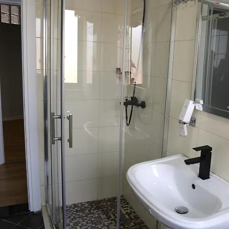 Doanesia Guest house Mezez